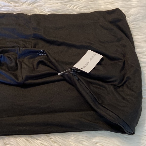 Beyond Yoga Pocket Infinity Scarf very soft and brand new with tags - Picture 7 of 8
